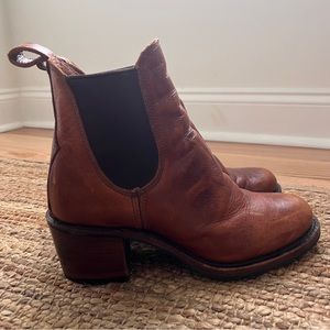 Frye SABRINA CHELSEA in Cognac size 10